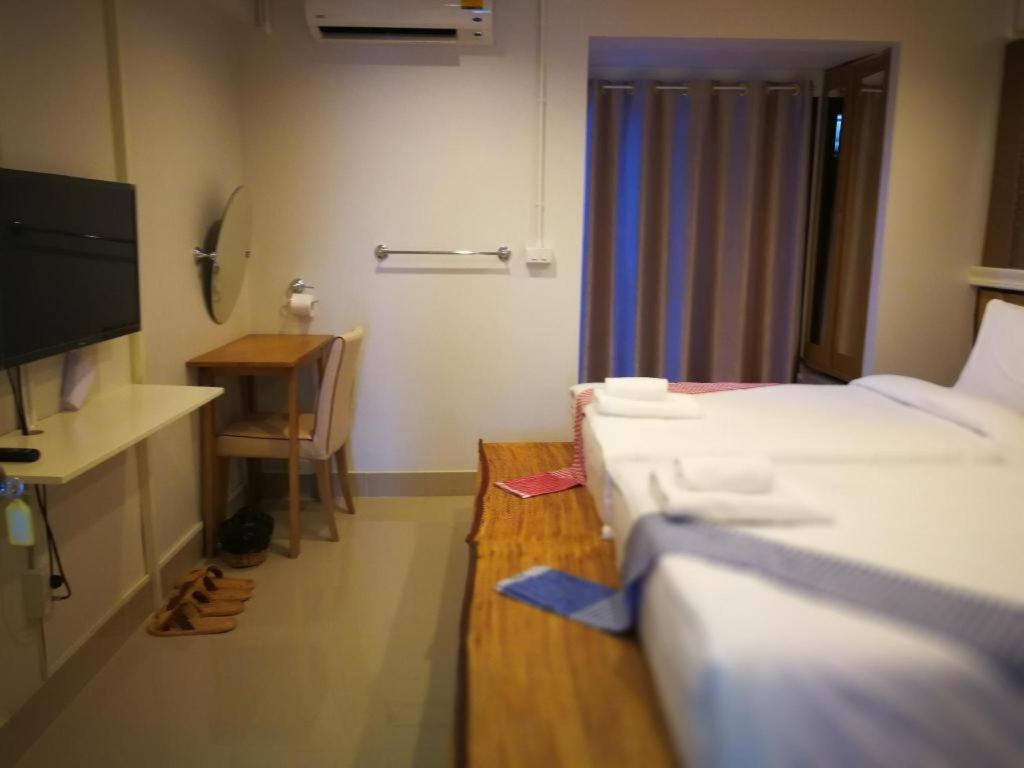 Thousand-Ten Thousand Hotel Bangkok Ngoại thất bức ảnh